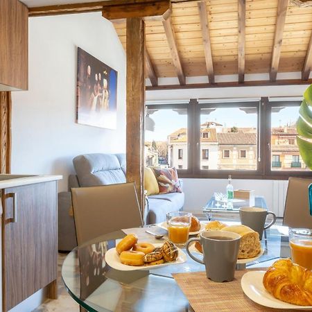 Apartamentos Ejemplares อัลกาลาเดเอนาเรส ภายนอก รูปภาพ
