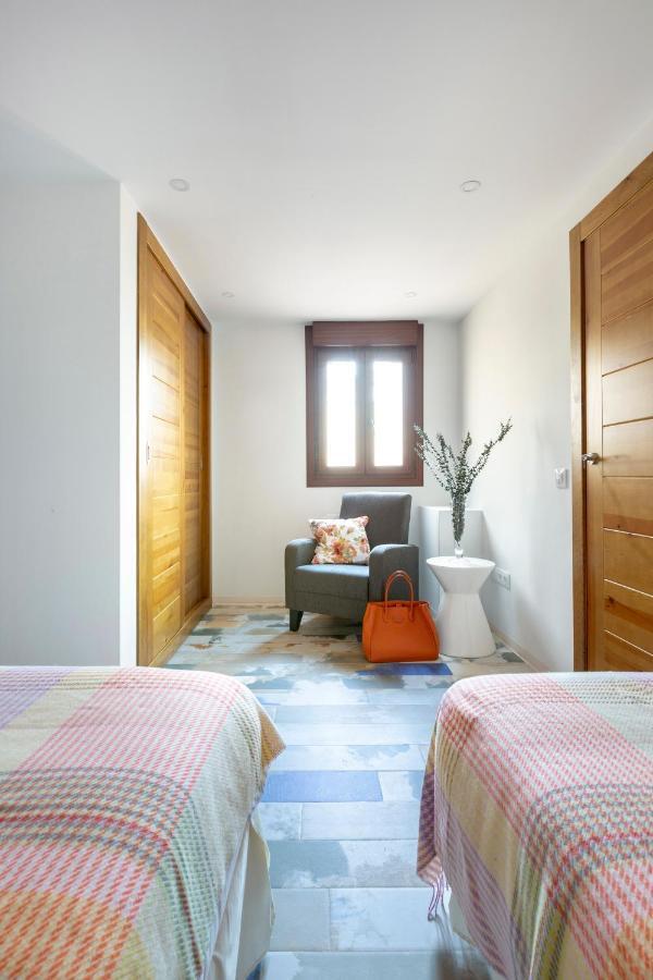 Apartamentos Ejemplares อัลกาลาเดเอนาเรส ภายนอก รูปภาพ