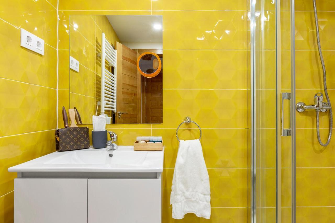 Apartamentos Ejemplares อัลกาลาเดเอนาเรส ภายนอก รูปภาพ