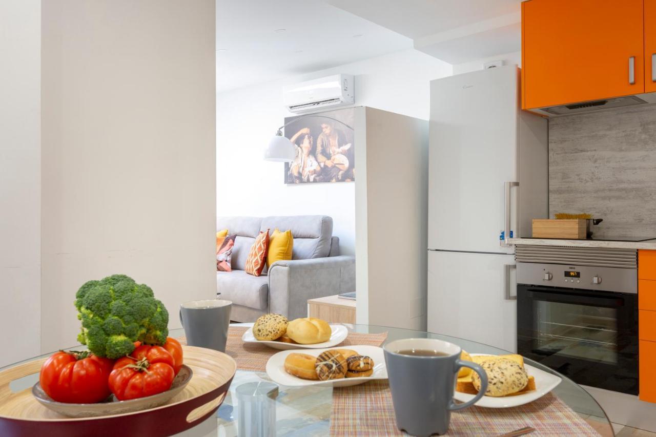 Apartamentos Ejemplares อัลกาลาเดเอนาเรส ภายนอก รูปภาพ